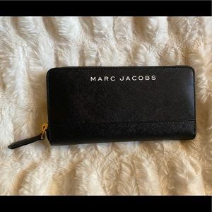 Marc Jacobs Branded Saffiano Wallet